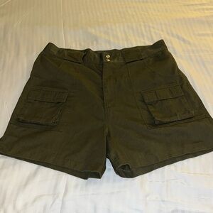 Golden Bear 1980’s Mens Cargo Shorts.  Size 38.  Excellent pre-owned condition.